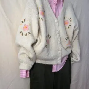 Cárdigan de punto bordado floral