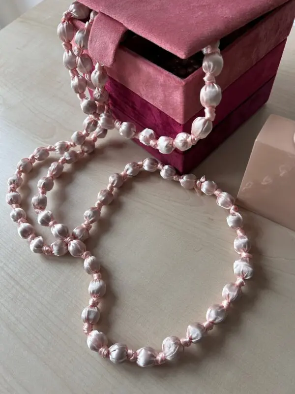 Collar bolas raso