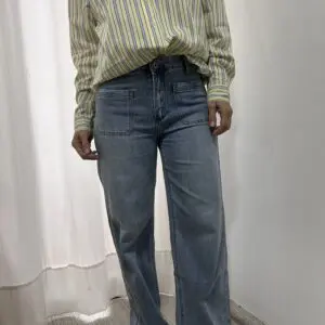 Jeans azul bolsillo parche