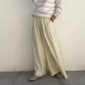 Pantalón vainilla ancho fluido